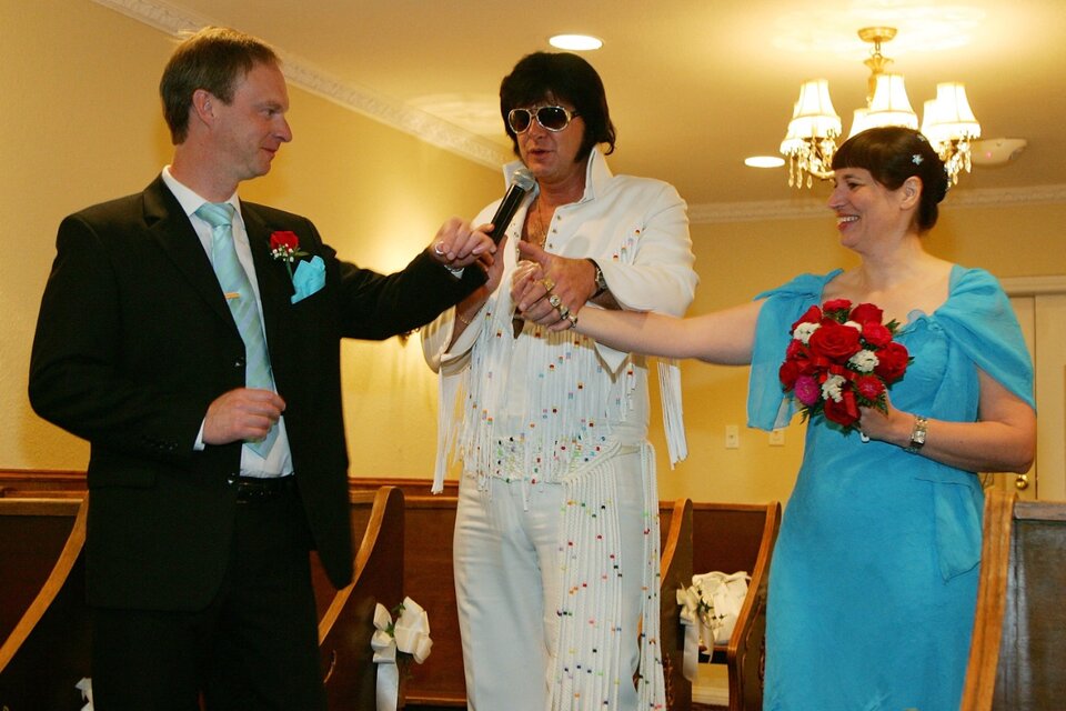 Exigen a imitadores de Elvis dejar de celebrar bodas en Las Vegas