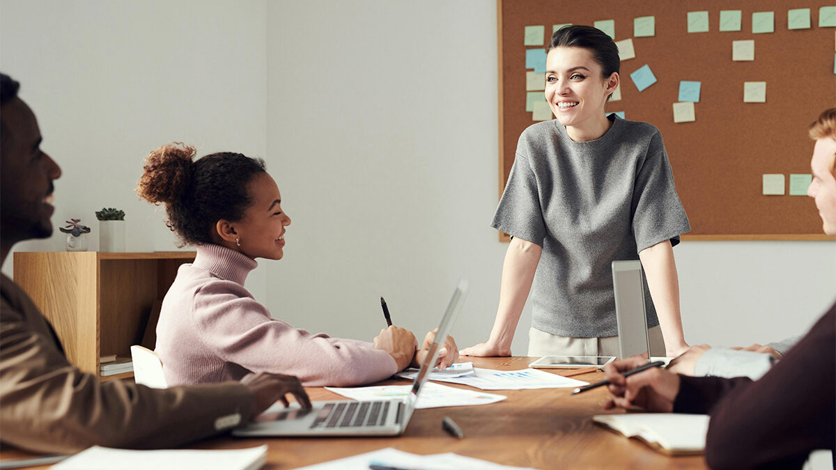 Humanización en los negocios, el rol de la mujer en la conexión real con el cliente