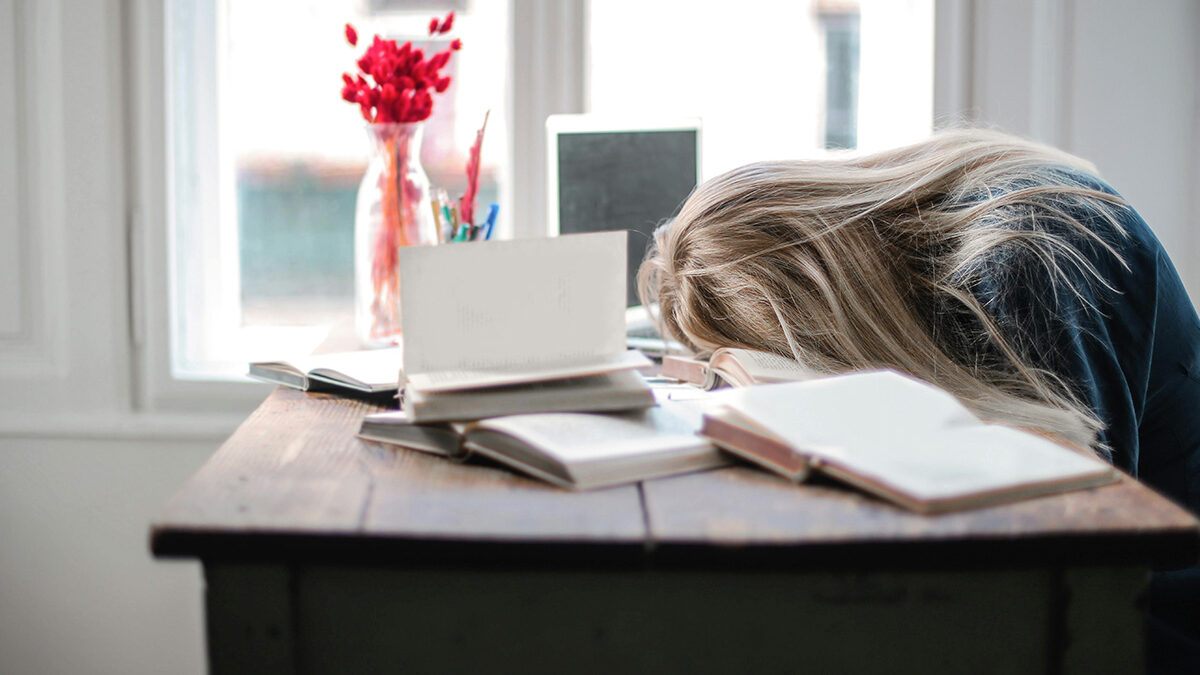El estrés y el síndrome de burnout: Cuando el alma nos pide un alto en el camino