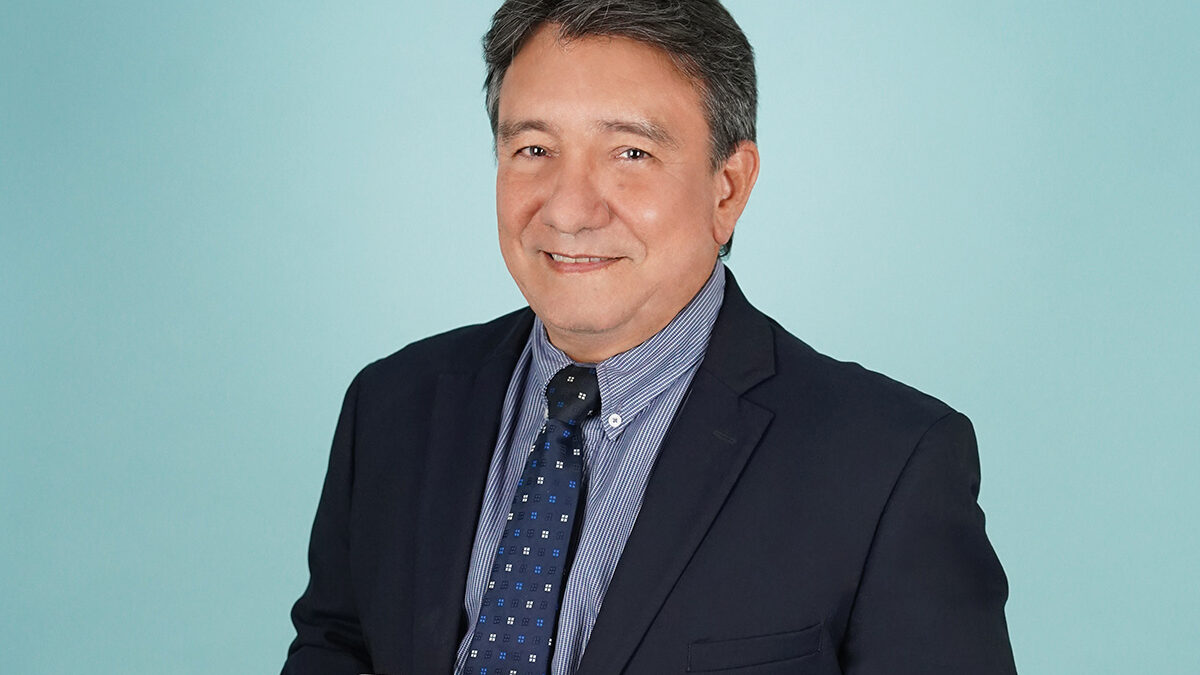 Dr. Hugo Reyes Devesa